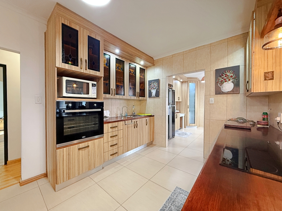 4 Bedroom Property for Sale in Country Club Western Cape